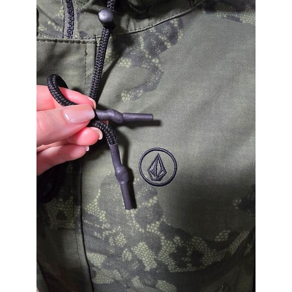 NWT Volcom Winrose Insulated Snow Jacket Womens Sz XS Camo Ski Waterproof - Picture 5 of 9